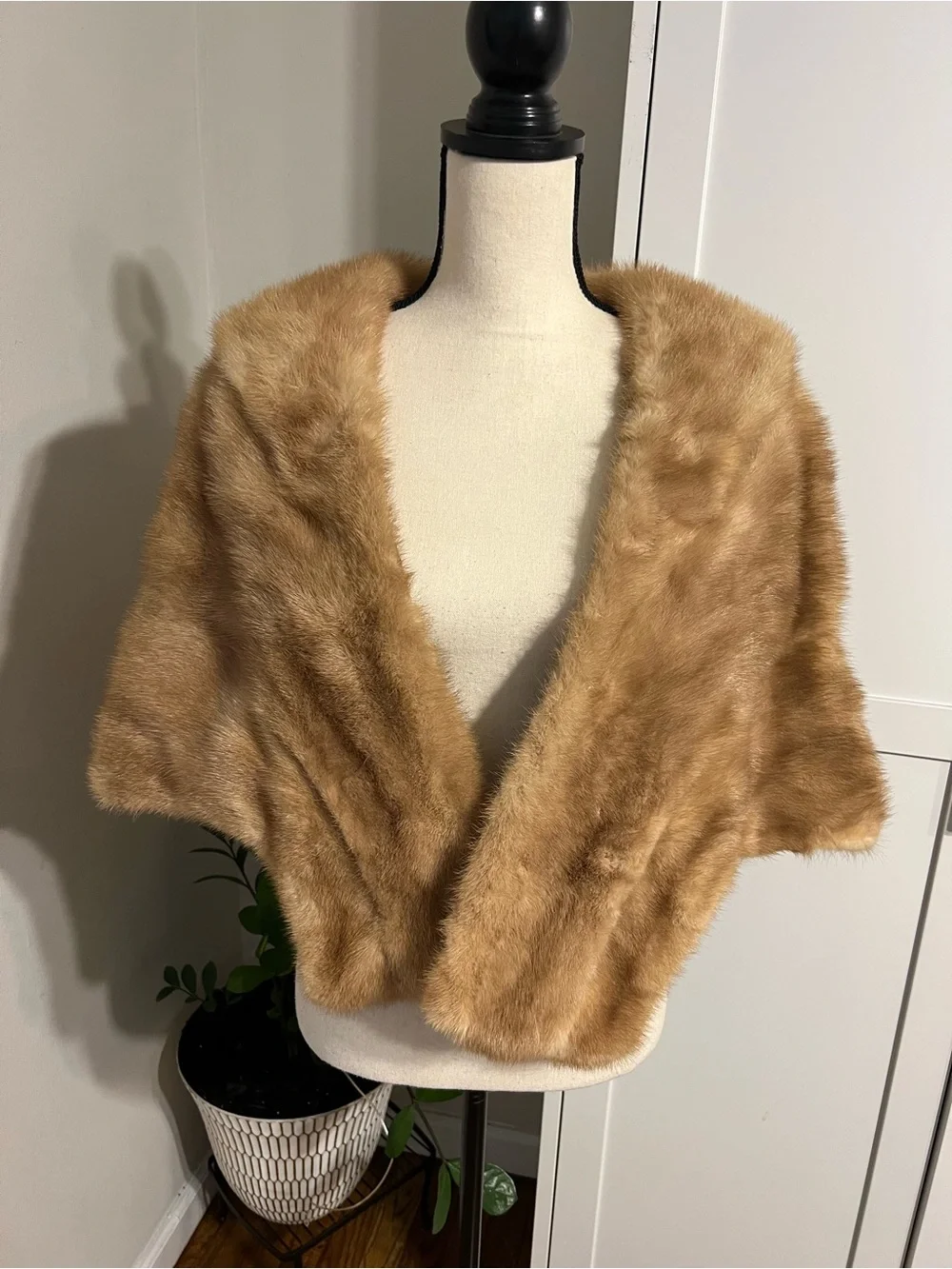 Vintage Luxurious Faux Fur Tan Shoulder Wrap